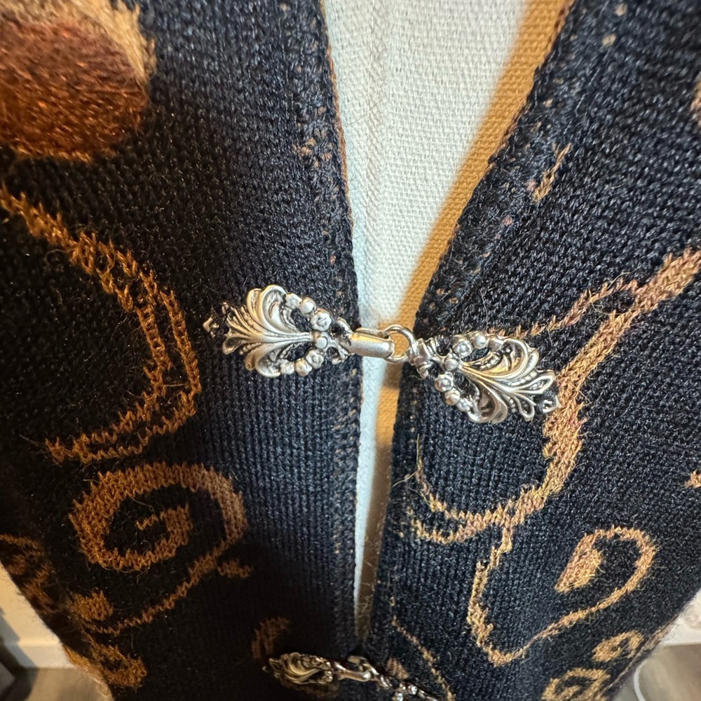 NWT Tey-Art Alpaca Blend Floral Embroidered Vest size Medium - Picture 5 of 15